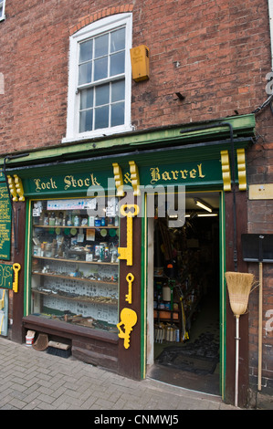 L'extérieur de la boutique quincaillerie traditionnelle en centre-ville de Hereford Herefordshire Angleterre UK Banque D'Images