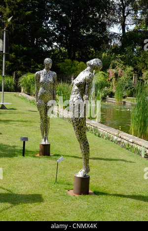 Sculpture dans l'Université de Leicester's Harold Martin Botanic Gardens, Oadby, Leicestershire, 2011 Banque D'Images