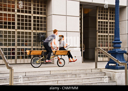 Les membres de la San Francisco danseurs chariot de la bibliothèque principale Banque D'Images