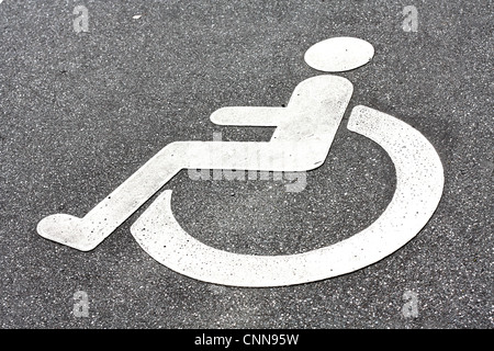 Un logo d'invalidité dans la route Banque D'Images