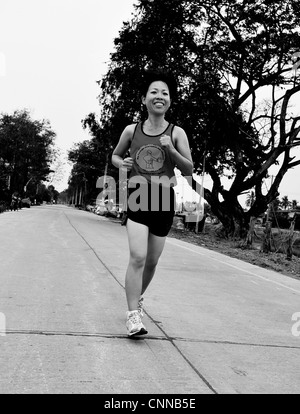 Hash House Harriers ou porteur de hachage, les membres de l'exécuter sur un hashers bangkok à Bangkok, Thaïlande Banque D'Images