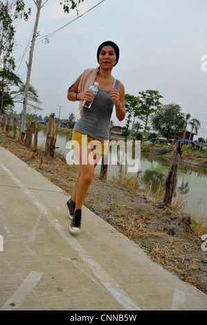 Hash House Harriers ou porteur de hachage, les membres de l'exécuter sur un hashers bangkok à Bangkok, Thaïlande Banque D'Images