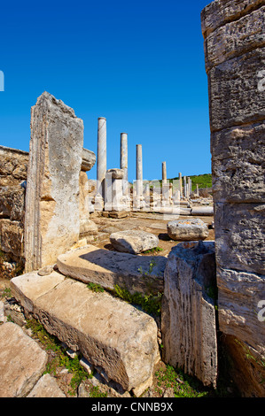 Ruines de la rue Colonnade qui était bordée de boutiques et magasins. Perge (Perga) site archéologique, Turquie Banque D'Images