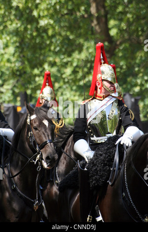 Londres, Royaume-Uni - 17 juin 2006 : Household Cavalry parade à la cérémonie des couleurs. Utilisation éditoriale [seulement] Banque D'Images