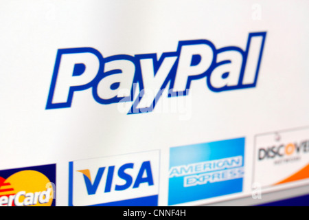 Le logo Paypal sur un écran de surveillance Banque D'Images