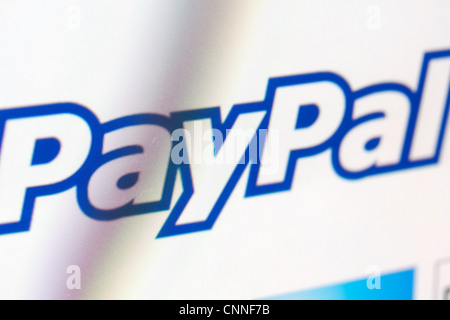 Le logo Paypal sur un écran de surveillance Banque D'Images