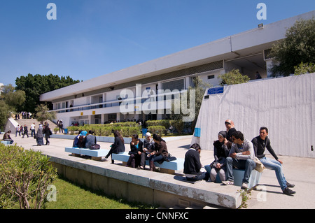 Plus de femmes que d'hommes en Tunisie étude et le chômage parmi les femmes universitaires est plus élevé que chez les hommes. Banque D'Images