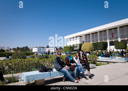 Plus de femmes que d'hommes en Tunisie étude et le chômage parmi les femmes universitaires est plus élevé que chez les hommes. Banque D'Images