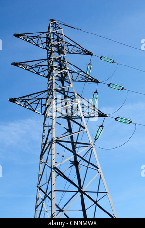 Tour Hydro contre le ciel bleu Banque D'Images