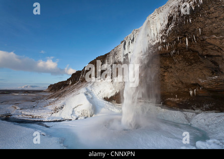 Cascade de glace glaciaire et verser dans Banque D'Images