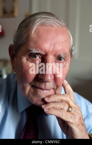 © Photos par Guy Newman. Portrait de l'ancien manager de Manchester United Frank O'Farrell à long terme de l'OMS à Old Trafford a été de courte durée. Banque D'Images