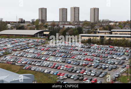 Parking hôpital occupé Aberdeen Royal Infirmary, Aberdeen, Écosse, Royaume-Uni. Banque D'Images