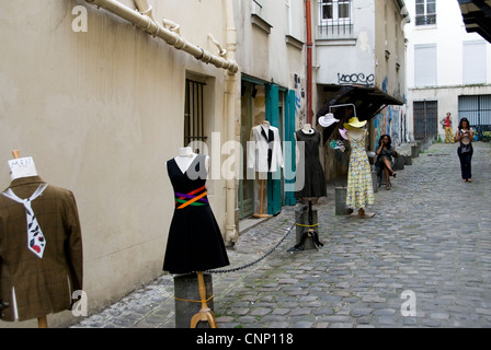 Vendeur de vêtements à Paris, France. Banque D'Images