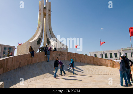 Rencontrez les jeunes Tunisiens à la Kasbah dans le centre de Tunis, où des manifestations ont eu lieu pendant la révolution. Banque D'Images