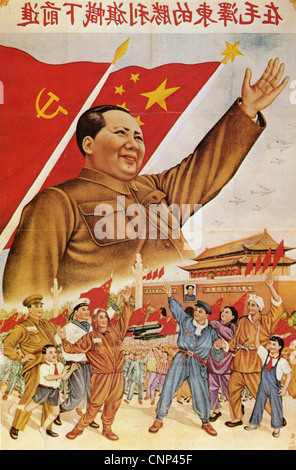 MAO Tse-tung (Zedong) (1893-1976), leader révolutionnaire chinois dans affiche célébrant les progrès chinois et russe Banque D'Images