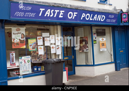 Goût DE POLOGNE Polonais supérette sur high street, dans le sud du Pays de Galles UK Merthyr Tydfil Banque D'Images