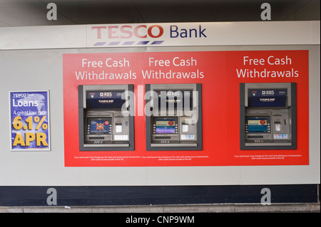 Distributeur automatique de billets de banque TESCO TESCO store extérieur supplémentaire dans Merthyr Tydfil South Wales UK Banque D'Images