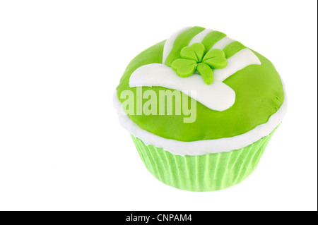 St Patrick day cupcake avec chapeau et trèfle vert Banque D'Images