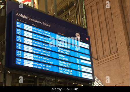 Arrivée départ à la gare centrale de Leipzig (Hauptbahnhof) Leipzig, Allemagne. Banque D'Images