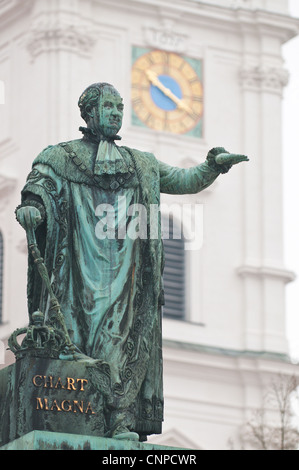 Statue de bronze du roi Maximilian Joseph le premier à Passau, Allemagne. Banque D'Images