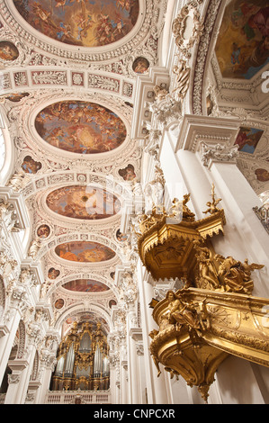 Intérieur de la cathédrale Saint-Étienne de Passau, Allemagne. Banque D'Images