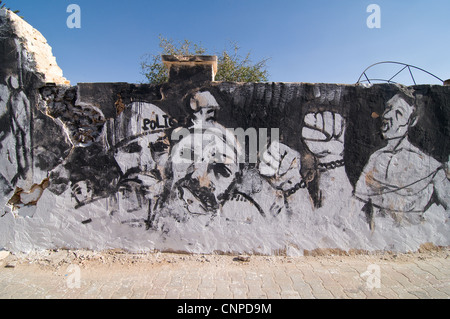 Les jeunes Tunisiens qui participaient à la révolution a organisé une exposition de la révolution dans un club de jeunes. Banque D'Images