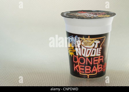 Pot Noodle, saveur Kebab des donateurs. Banque D'Images