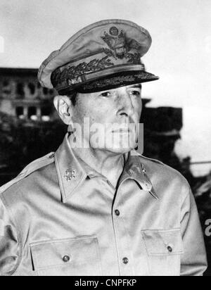 Portrait du général Douglas MacArthur en 1945. American général et maréchal de l'armée philippine. Banque D'Images