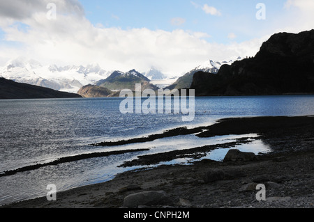 Ainsworth bay, avec le glacier Marinelli en distance, la Terre de Feu, au Chili. Banque D'Images