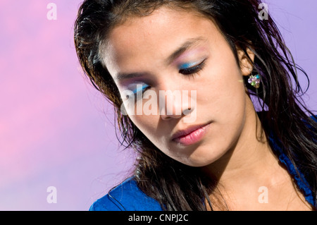 Modèle asiatique en studio. Banque D'Images