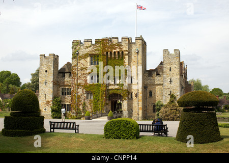 [Le château de Hever Castle] [mur de château] [Banc] Banque D'Images