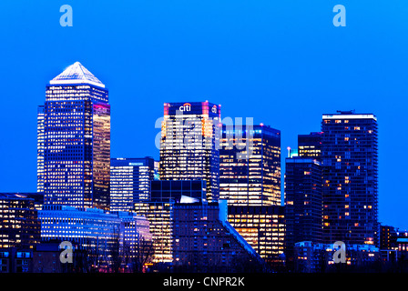 Une image de skyline Canary Wharf secteur bancaire dans la lumière du soir, London, England, UK Banque D'Images