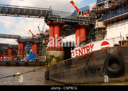 La construction du nouveau pont ferroviaire de Blackfriars sur la Tamise à Londres, Angleterre Banque D'Images