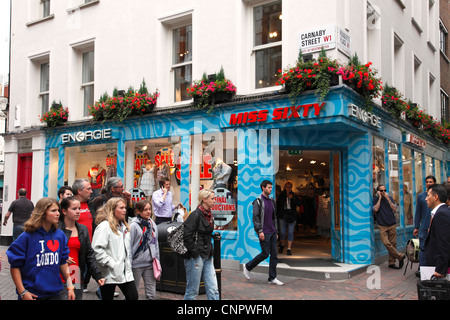 La boutique Miss Sixty sur Carnaby Street, Soho, Londres, Angleterre, Royaume-Uni Banque D'Images