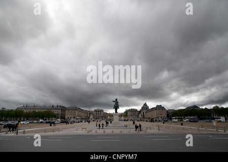 Vue du palais de Versailles AA pendant à jour nuageux Banque D'Images