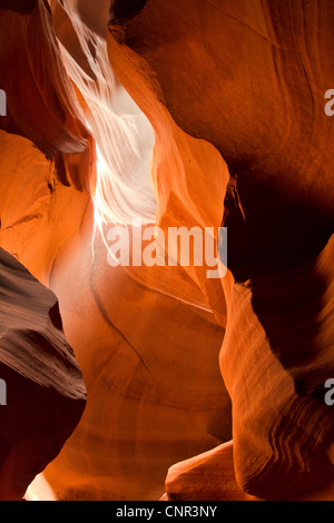 Lumière du soleil dans Upper Antelope Canyon Banque D'Images