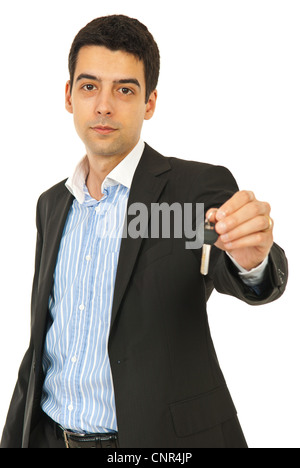 Young business man giving house key isolé sur fond blanc Banque D'Images