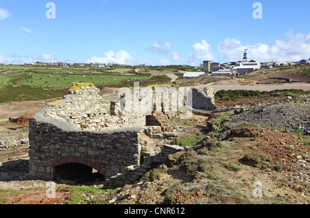 Les ruines de Geevor tin mine dans l'extrême ouest de la Cornouailles, Angleterre, Royaume-Uni, entre les villages de Pendeen et Trewellard Banque D'Images