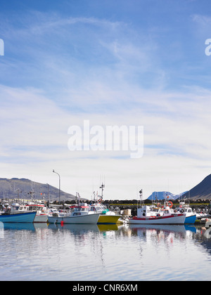 Boats docked in harbor Banque D'Images