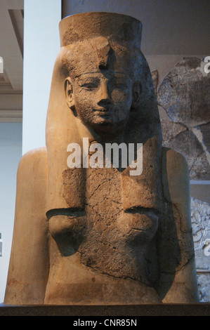 Buste d'une déesse, probablement Mout. La pierre calcaire. Autour de 1400 avant JC. À partir de Thèbes. 18ème dynastie. Nouveau Royaume. Banque D'Images