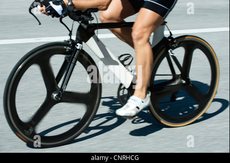 Équitation femme vélo de route, low section Banque D'Images