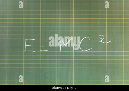 ╨formule d'équivalence masse énergie (E  = mc2) written on blackboard Banque D'Images