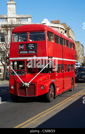 London Routemaster Bus, sur l'obligation de mariage, Clerkenwell, London, UK Banque D'Images