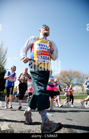 Londres, Royaume-Uni - 22 Avril 2012 : les coureurs de marathon de Londres. Banque D'Images