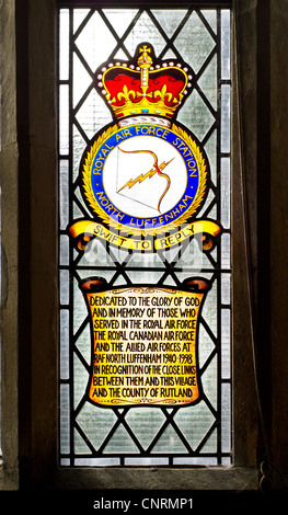 Vitrail de mémorial pour les hommes de l'armée de l'air basée à North Luffenham dans la seconde guerre mondiale. Banque D'Images
