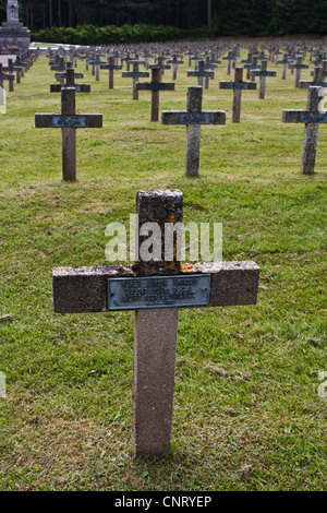 Le cimetière du Wettstein dans la région des Vosges de France contient les tombes de 2 201 soldats et 1 334 supplémentaires dans les ossuaires Banque D'Images