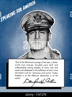 Affiches de propagande de guerre restaurés numériquement. Le général Douglas MacArthur parlant pour l'Amérique. Banque D'Images