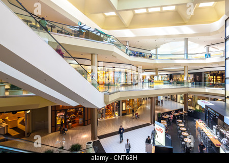 Beverly Hills Centre Centre Shopping Mall Une destination mode de luxe entre Beverly Hills et Hollywood à Los Angeles CA Banque D'Images