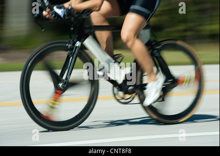 Équitation femme vélo de route, low section Banque D'Images