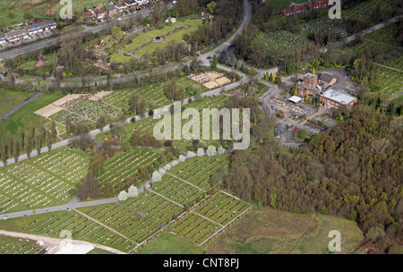 Vue aérienne d'un cimetière Le cimetière et le crématorium Banque D'Images